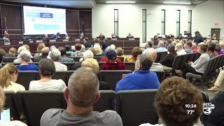 Parents oppose Comeaux High School closure [upl. by Feucht]