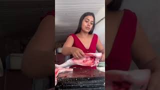 Cortando uma dourada pra fritar veja como é fácil e rápido peixaria fish [upl. by Edmunda]