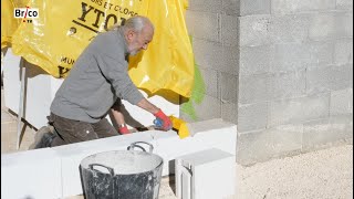 Fermer un espace couvert avec des blocs de béton cellulaire  Tuto bricolage avec Robert [upl. by Ednutey981]