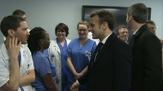 Coronavirus visite dEmmanuel Macron à lhôpital de la PitiéSalpêtrière  AFP Images [upl. by Brade]