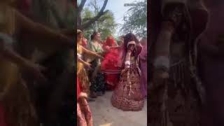 New viral bhabi wedding dance so beautiful bollywood bollywoodlsongs indiansongs viralsong [upl. by Paulie]