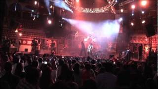 Alejandra Guzman y Moderatto Verano Peligroso en vivo [upl. by Llekcor783]