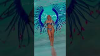 Stunning Model Showcases the Best Bikinis 2024odelo muestra los mejores bikinis de 2024 [upl. by Auohc]