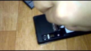 how to take out the sim card from Motorola Milestone [upl. by Notlih]