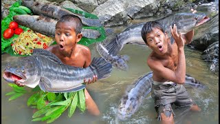 Primitive Technology  Make Mango Sauce Eating With Big Fish Delicious [upl. by Doscher]