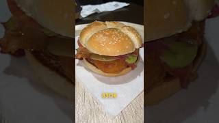 Mangio il panino più costoso del McDonald’s cibo [upl. by Nyrhtakyram]