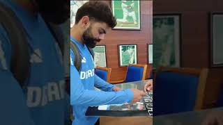 A fan wanted Virat Kohlis autograph and King Kohli Called her amp gave autograph ❤️ viralvideo [upl. by Esinal369]