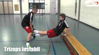 Spielerisches Krafttraining im Unihockey [upl. by Torrin232]