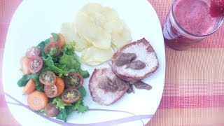 Lomo de cerdo ensalada papa dorada jugo de frutos rojos [upl. by Idzik]