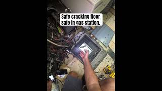 Safe cracking floor safe in gas stationsafecracking drill safelockout safetydeposit gasstation [upl. by Accemahs35]