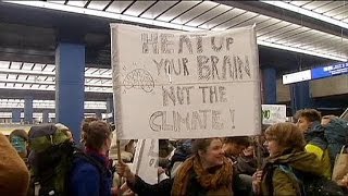 Warschau Proteste gegen Klimawandel [upl. by Vinia999]