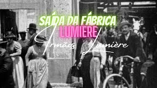 A Saída da Fábrica Lumière  La sortie de l’usine Lumière à Lyon  Irmãos Lumière [upl. by Conlin]