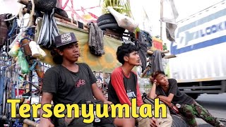 Tersenyumlah  Arek Vespa Sampahan cover [upl. by Eniloj727]