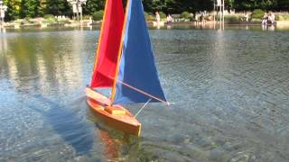 RC sailboat two masted flat bottom sharpie sailing on Christian Science Boston pool [upl. by Berkow]