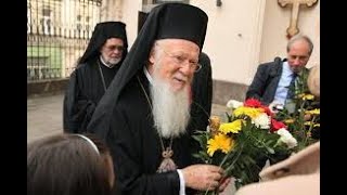 Pastele la COMUN Patriarhul Bartolomeu arunca fumigena Catolicii trec pe calendarul vechi [upl. by Jara]