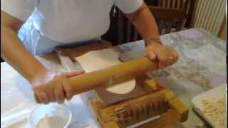 Tutorial  Come preparare la pasta alla chitarra abruzzese [upl. by Jeralee]