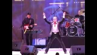 Tom Jones Impersonator Harmik Live at Fremont Street No One Does It Better  Tom Jones Clone [upl. by Emmye]