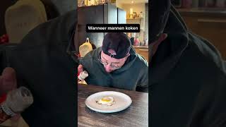 We kunnen het ze ook niet kwalijk nemen  🤣 mannen koken eitje comedy [upl. by Bail539]