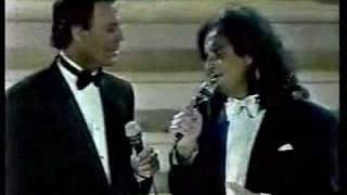 Julio Iglesias amp Roberto Carlos  Solamente una vez [upl. by Llewellyn]