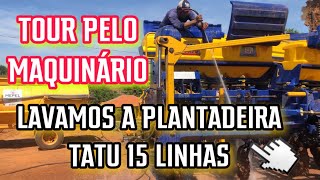 TOUR PELO BARRACAO DAS MÃQUINAS ðŸšœðŸšœ  LAVAMOS A PLANTADEIRA TATU MARCHESAN 15 LINHAS ðŸš¿ [upl. by Streetman]