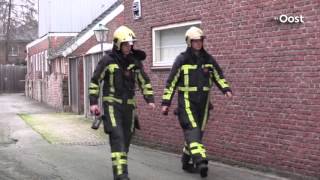 Brandweer blust woningbrand in Glanerbrug [upl. by Drolet]