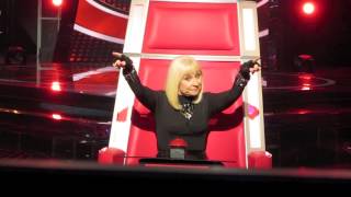 RAFFAELLA CARRA quotMa che musica maestroquot live 2013 [upl. by Omura468]