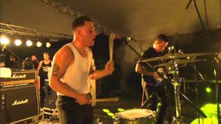 Slaves  Beauty Quest at Reading Festival 2013 [upl. by Strander]