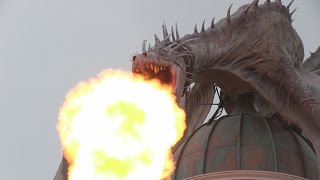 Fire breathing dragon atop Gringotts stuns crowd inside Diagon Alley at Universal [upl. by Arolf]