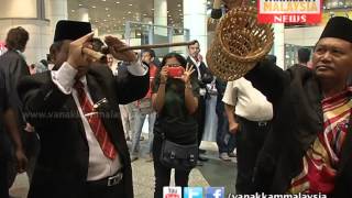 Bomoh in KLIA trying to locate MH370 [upl. by Hallerson]