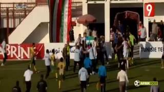 Tunisie  Le gardien de lAS Marsa attaqué par des joueurs du Stade Tunisien [upl. by Naeroled]