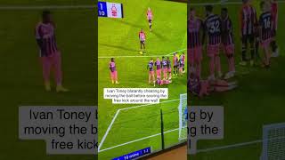 Ivan Toney was caught moving the ball before bending his free kick around the wall Brentford Toney [upl. by Adi725]