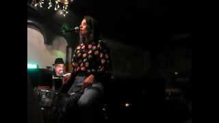 Angélina WISMES chante dans un petit bar parisien [upl. by Raffin321]