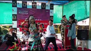 O Mhari Ghoomar Che Nakhrali Aye Maa  Rajasthani Singer in Jaisalmer [upl. by Eiramyelhsa327]