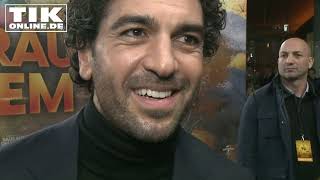 Elyas MBarek Erster RedCarpetAuftritt mit seiner Frau  Its in TV shorts [upl. by Haliehs]