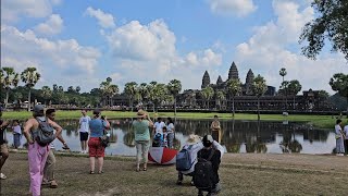 ទិដ្ឋភាពប្រាសាទអង្គរវត្តថ្ងៃបុណ្យអុំទូកមានភ្ញៀវជាតិនិងអន្តរជាតិយ៉ាងកុះករ🇺🇸🇰🇭🌺🌸💚♥️ [upl. by Ohcamac]