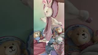 Ковдра для обіймашок Маленький ведмедик Baby Charm червона 24х26см Die Spiegelburg 68672 [upl. by Sairahcaz]