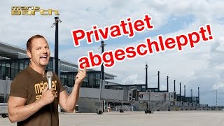 Mario Barth  Privatjet wird abgeschleppt [upl. by Edmead417]