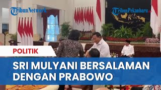 Sri Mulyani Salami Prabowo di Tengah Isu Beda Pandangan [upl. by Reteip186]