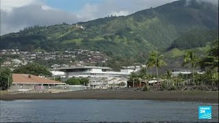 Innovation à Tahiti  un hôpital climatisé grâce à l’eau de mer • FRANCE 24 [upl. by Nrevel895]