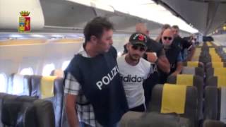 Ecco il video dellarresto a Fiumicino del latitante Manuel Brunetti [upl. by Esilahs989]