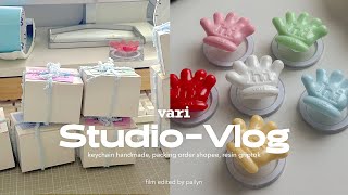 Studio Vlog 03  กิจวัตรการทำงาน ทำพวงกุญแจน้องหมายอดฮิต แพ็คของ กริ๊บต็อกแม่เหล็กเรซิ่น [upl. by Einaeg747]