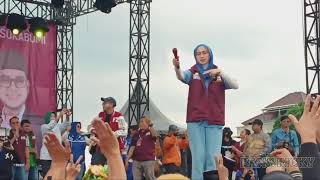 DESI RATNA SARI NYANYI KAN LAGU  TENDA BIRU [upl. by Aizatsana]