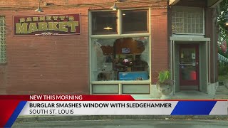 Smash and grab hits convenience store in south St Louis [upl. by Cain]