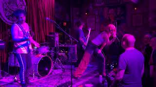 The Foxies  “Screws”  Live in Dallas [upl. by Suertemed]