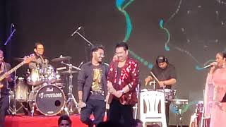 Kumar Sanu live performance with his son Jaan kumar sanu in Mumbai [upl. by Airakaz403]