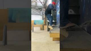 5050grind on round ledge  скейт трюки [upl. by Tegan]