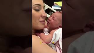 🎧Mom Love kisses 😘  babycare newborncare newbornfeeding momlife breastfeeding mom cutebaby [upl. by Frager]