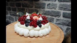 RECETTE DE LA PAVLOVA AUX FRUITS ROUGES Facile [upl. by Anavrin]