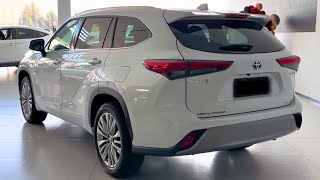 NEW Toyota Highlander indepth Walkaround [upl. by Yrakaz]