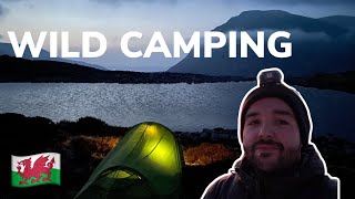 BEAUTIFUL Wild camping in Snowdonia Llyn Bochlwyd 2021 Wales Vlog [upl. by Clapper]